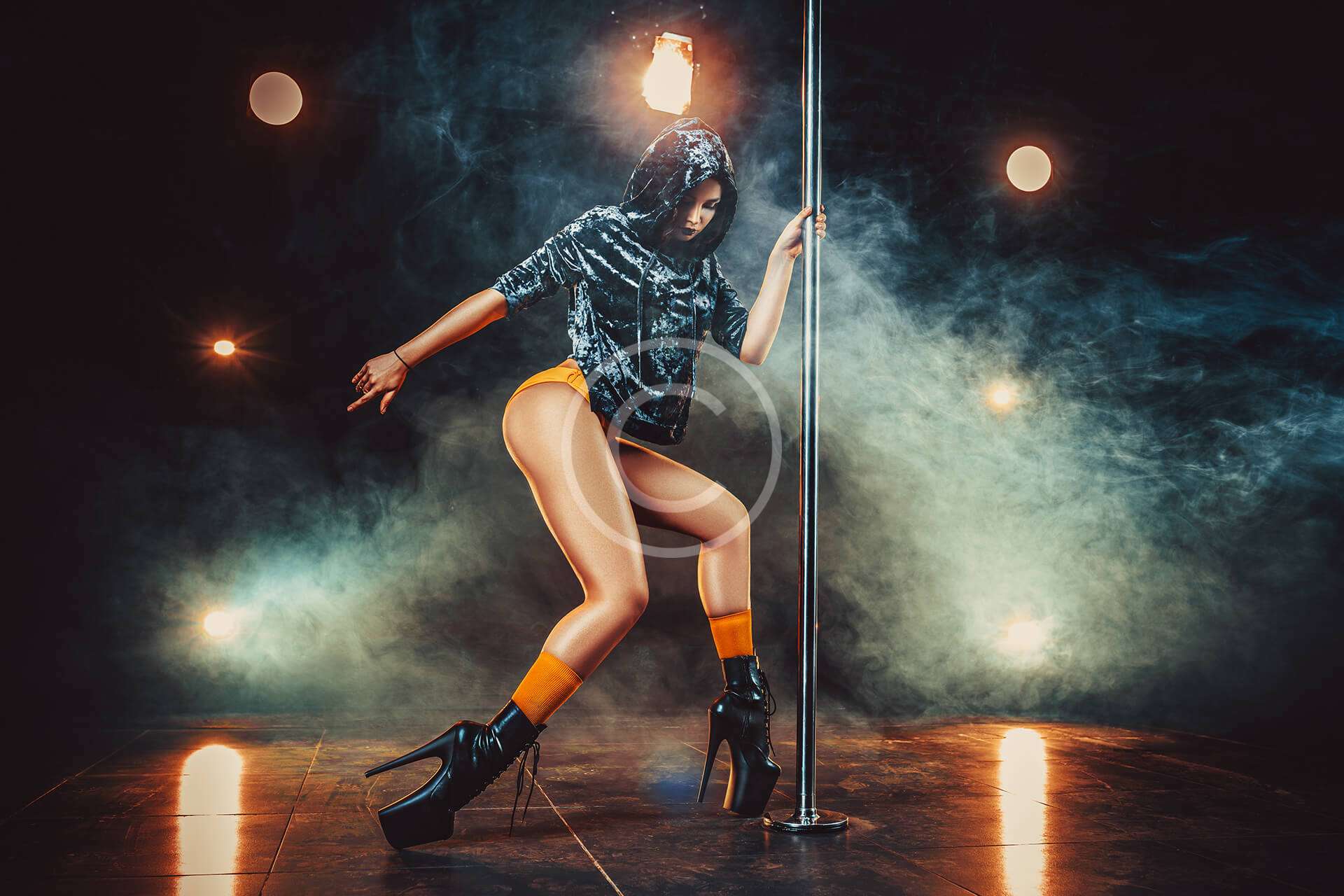 12 Sexy, Slow & Sensual Songs For Pole Dancing Routines